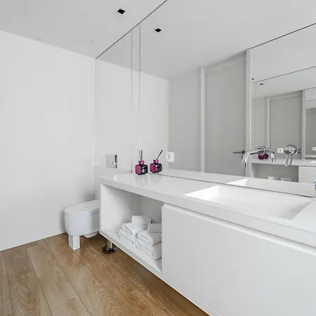 Se By House And People Apartment Braga