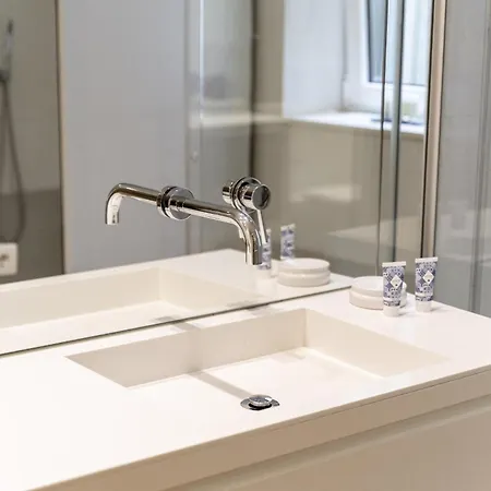 Se By House And People *