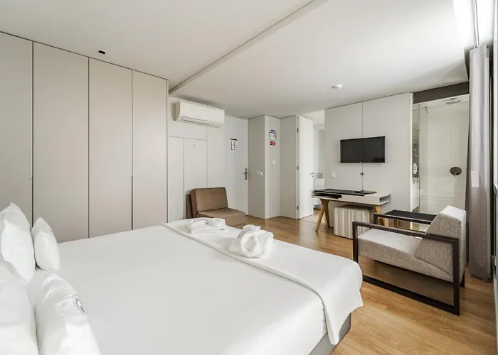 Se By House And People * Braga