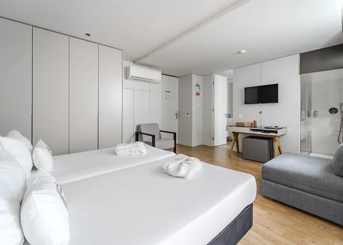 Se By House And People *