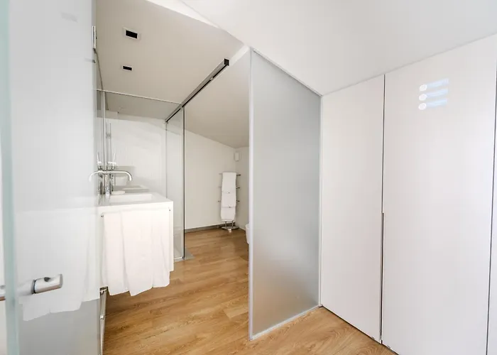 Se By House And People *