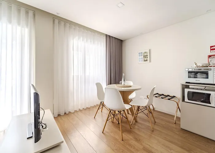 Se By House And People