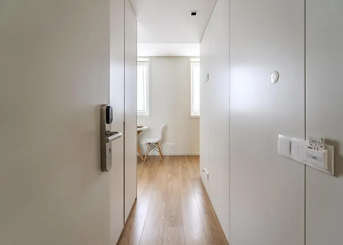 Se By House And People